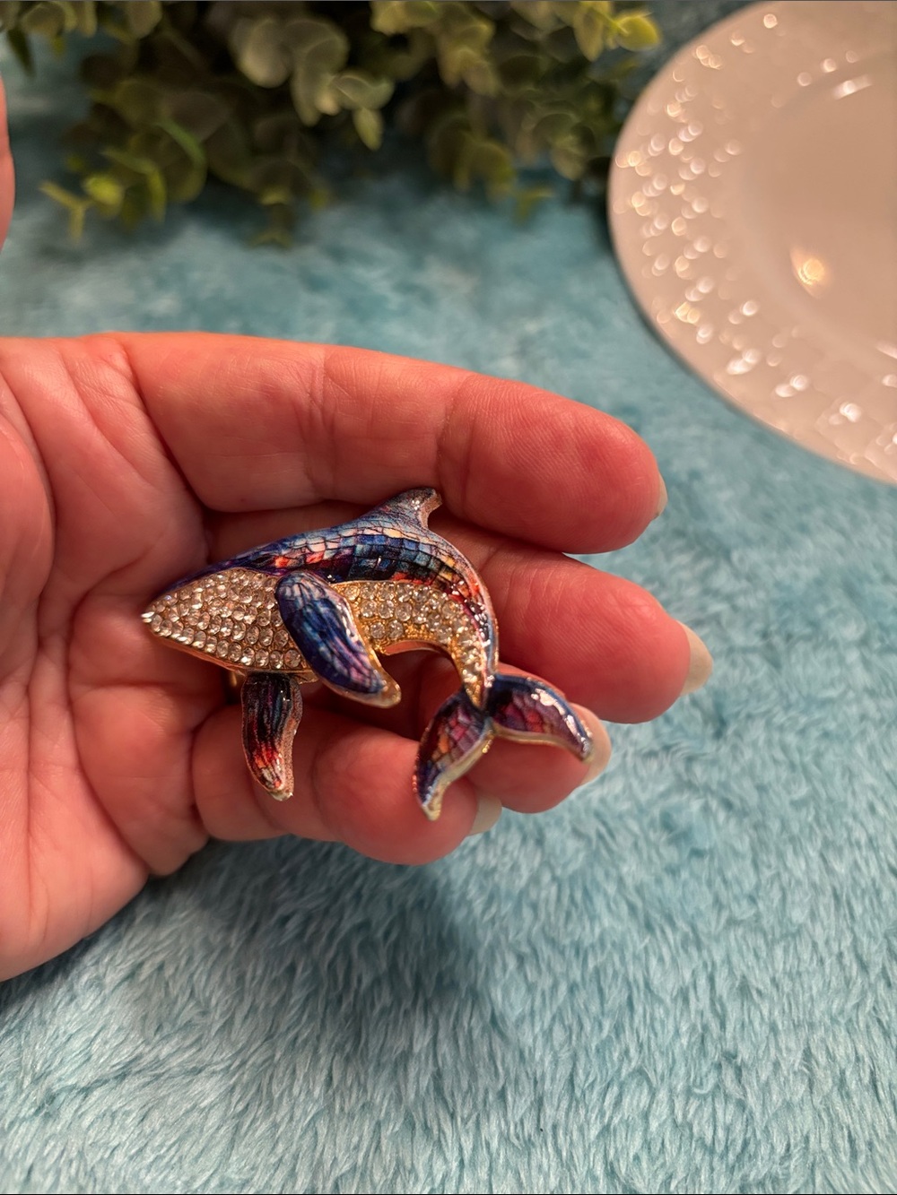 Beach Ocean Sea Life Crystal Encrusted Whale Brooch Pin NWT 2.75x1.75โ - Picture 11 of 15